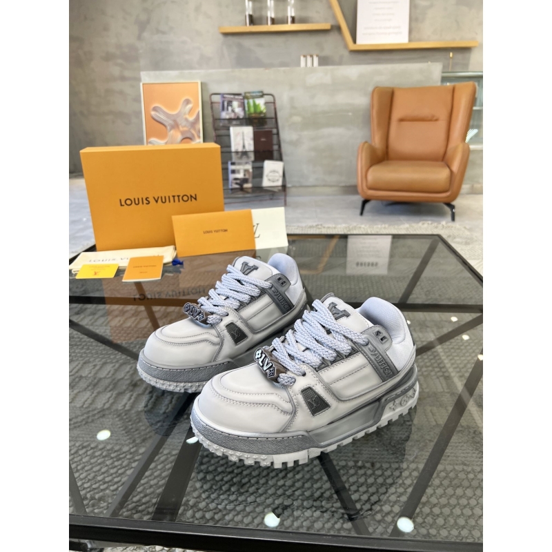 l**is V*t*n sneakers